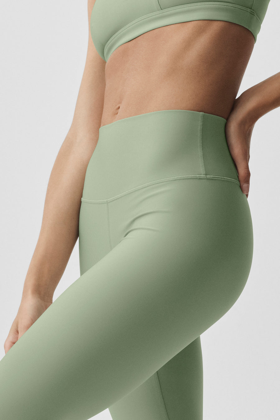 Alo 16" High-Waist Airlift Capri Dune Grass