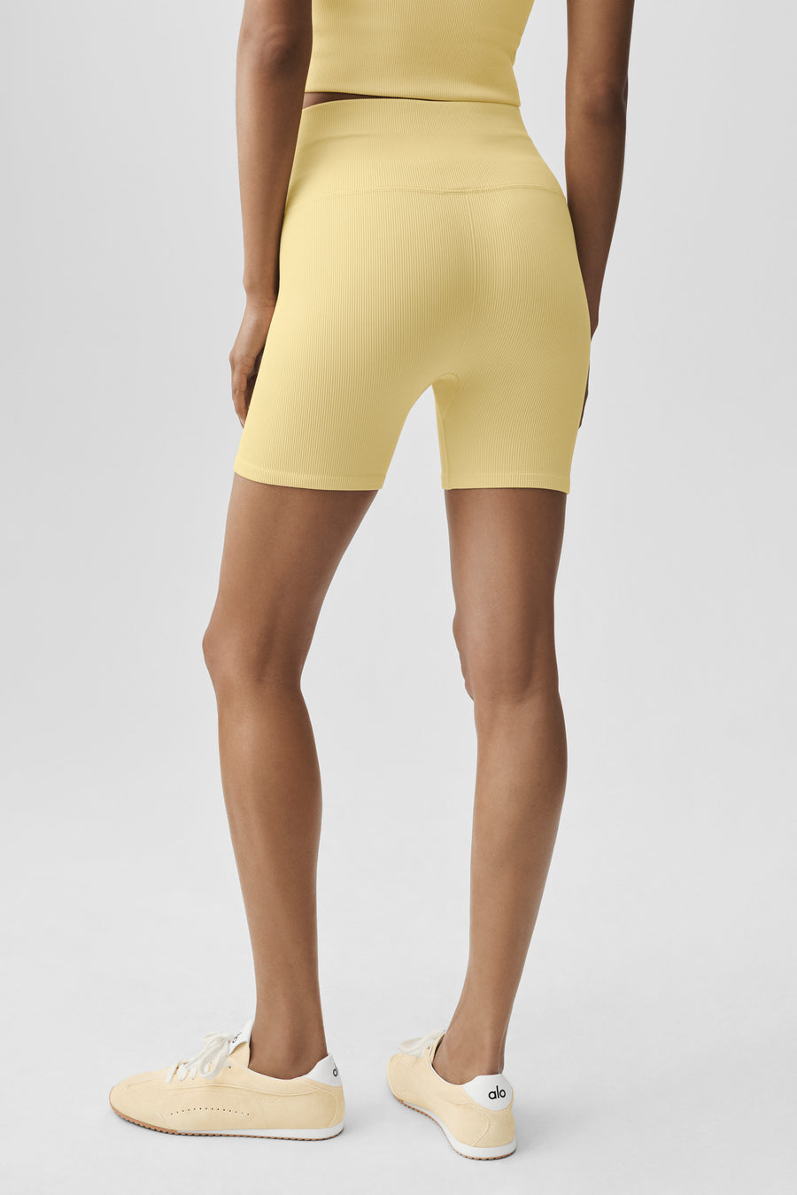Alo 5" Seamless Ribbed Favorite Short Warm Butter