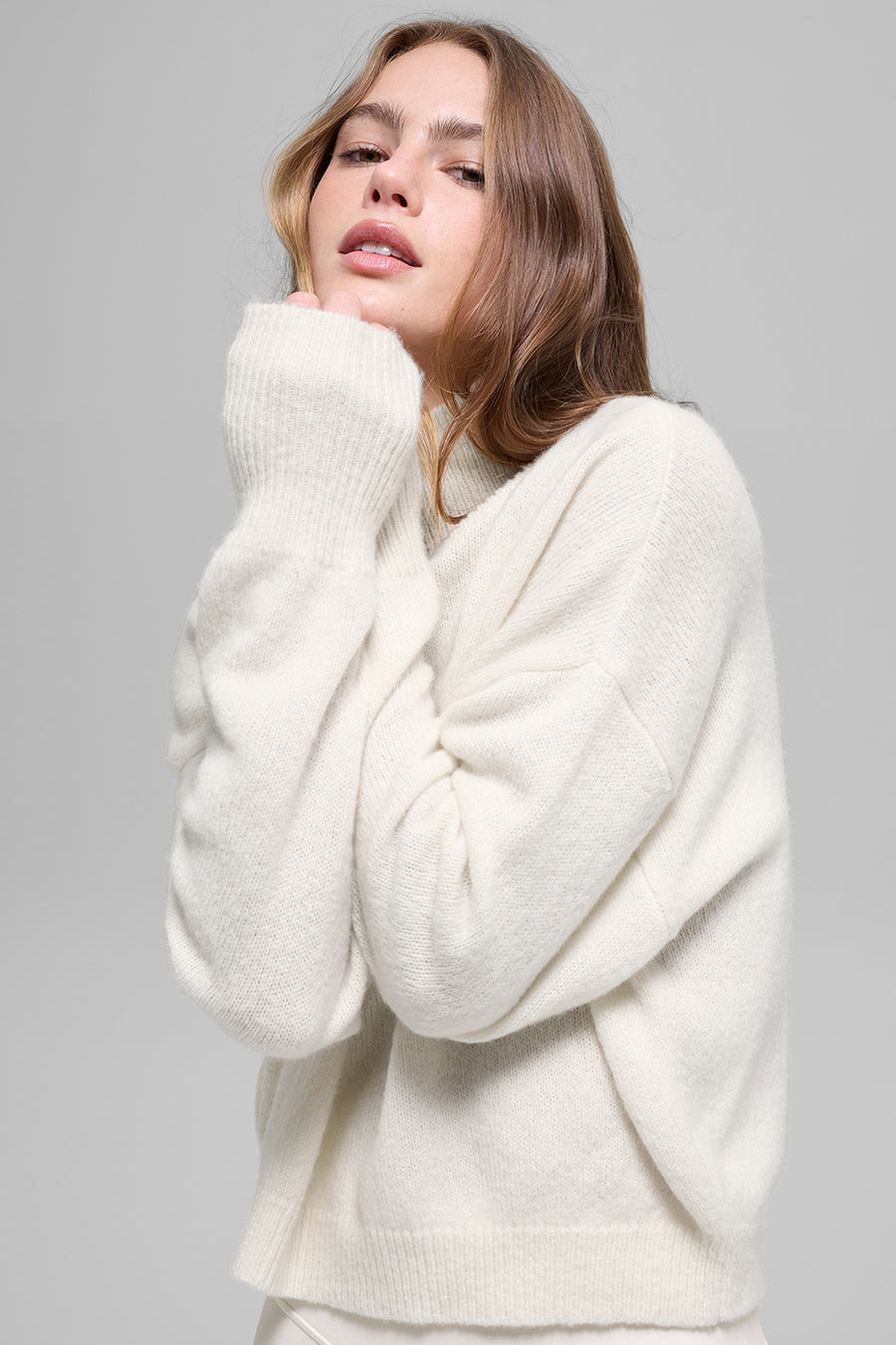 Alo Wool Cashmere Cropped New Class Turtleneck Sweater Ivory
