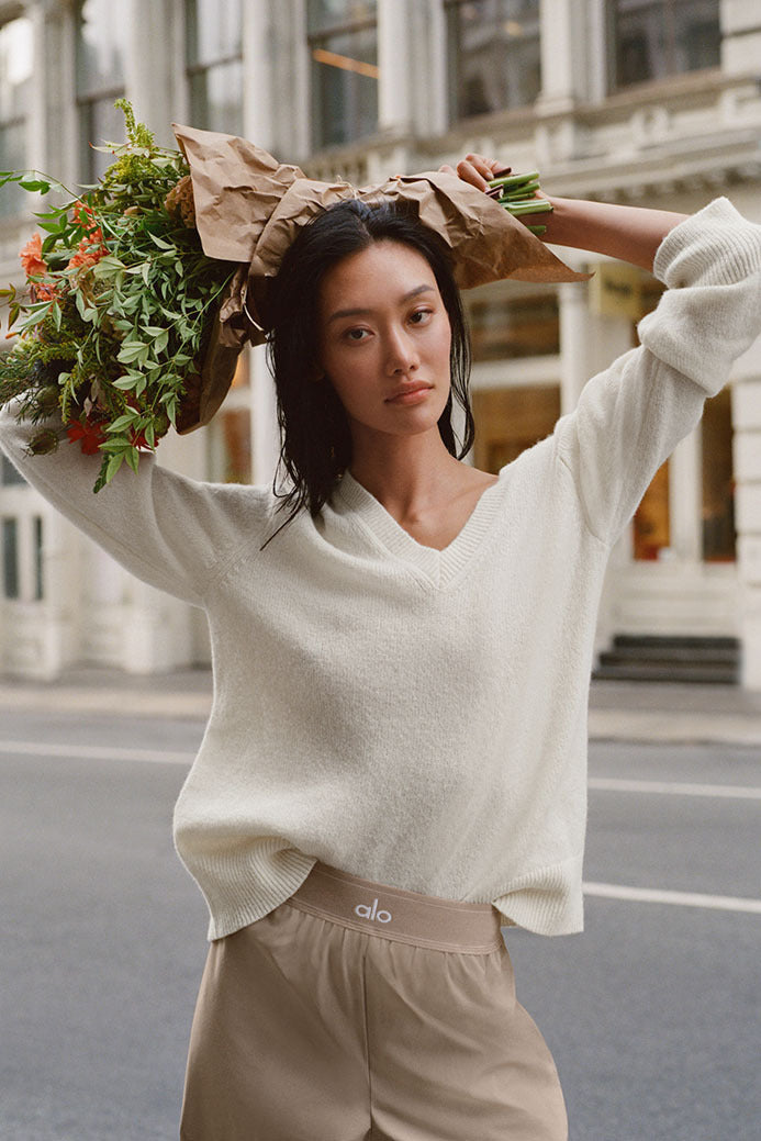 Alo Wool Cashmere New Class Oversized V-Neck Sweater Ivory