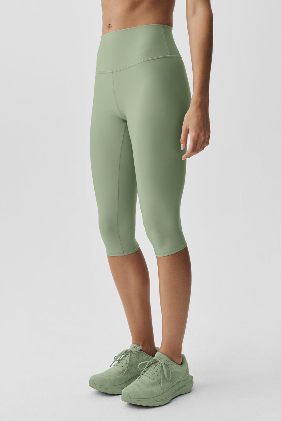 Alo 16" High-Waist Airlift Capri Dune Grass