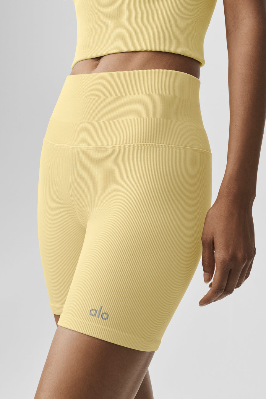 Alo 5" Seamless Ribbed Favorite Short Warm Butter